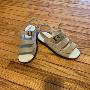 Comfy Leather Strap Sandals